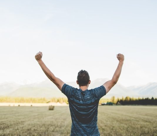 Cili është kuptimi i fjalës “fitore” për një besimtar, dhe si mund të realizohet ajo?