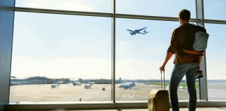 A konsiderohet udhëtar njeriu që qëndron diku për një kohë të caktuar?