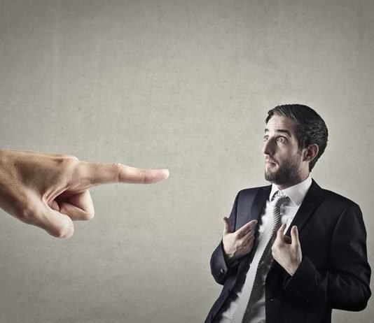 A i lejohet muslimanit që ta gjykojë si jomusliman atë që pi alkool?