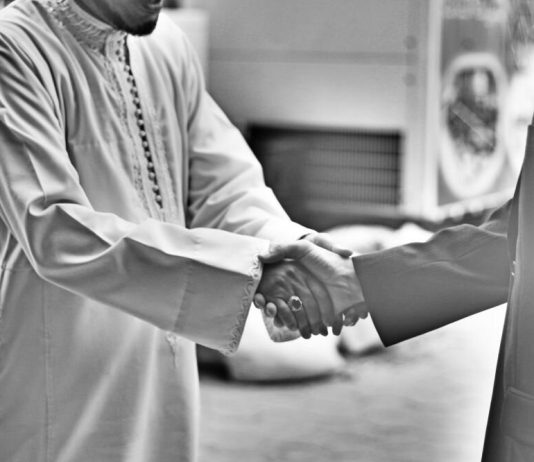 Kur dikush na thotë: “Allahu të faltë”, si t’ia kthejmë?