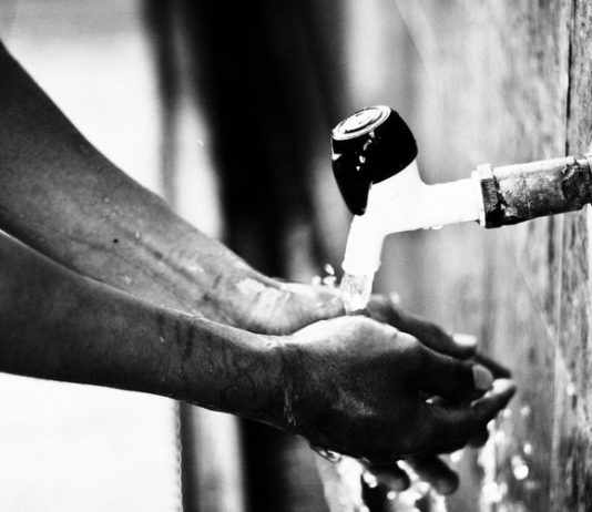 A pranohet namazi nëse kur merr abdes vetëm nga një herë e lanë gjymtyrën?