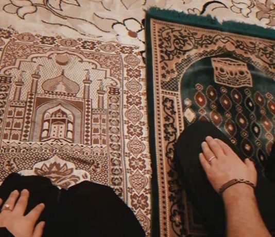 A i lejohet gruas ta fyej burrin e saj?