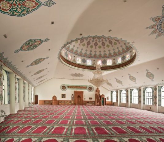 Kur hyjmë në xhami çfarë duhet lutur?