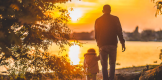 A duhet ta zgjojë fëmijën për namaz të sabahut?