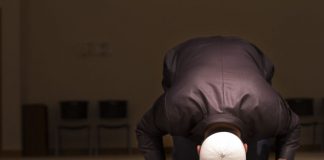 A duhet të lexohen suret në namaz në bazë të radhës?