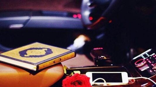 A duhet ta mbaj Kuranin në makinë?