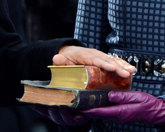 A lejohet të betohesh mbi Kuran?