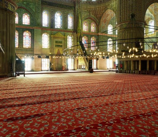 Si të veprojmë kur kemi ngacmime nga shejtani në namaz dhe gjatë leximit të Kuranit?
