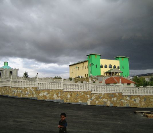 Iftar në lokalin e një bektashiu
