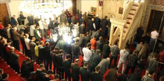 A lejohet t’i bashkangjitemi imamit në namazin e teravive për ta falur namazin e jacisë?