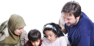 Si të bashkojë gruaja nënë mes edukimit të fëmijëve dhe modernitetit?