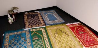 Përsëritja e namazit në një xhami të vetme për shkak të hapësirës së pamjaftueshme