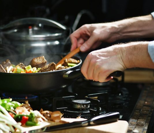 A më lejohet të gatuaj mish jo hallall?!