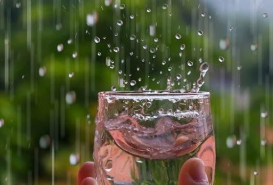 A lejohet pastrimi me ujërat e zeza, nga ai ujë i i cili është pastruar dhe klorizuar para përdorimit nga Ujësjellësi?