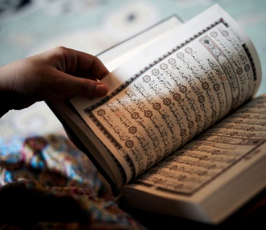 A mundem të lexoj Kuran, pa shami dhe pa abdes?