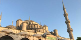 A ka namazi i ikindisë sunete para farzit?