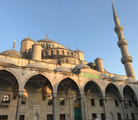 A ka namazi i ikindisë sunete para farzit?