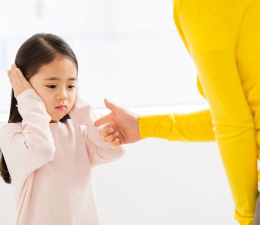 A lejohet mallkimi i fëmijëve?