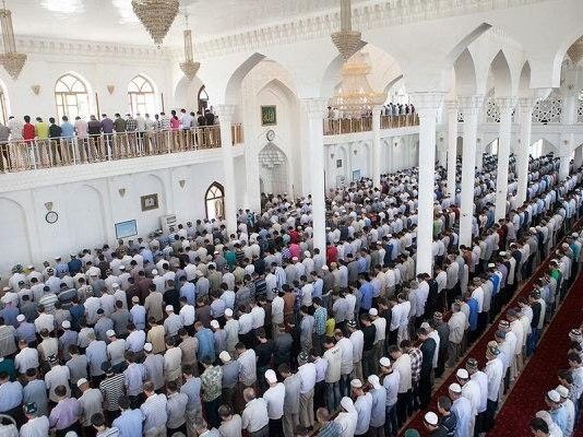 A thirren dy ezane në ditën e xhuma?