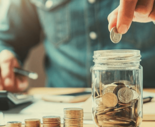 Nëse një person jep sadaka për të vdekurin a merr shpërblim për sadakanë që jep?