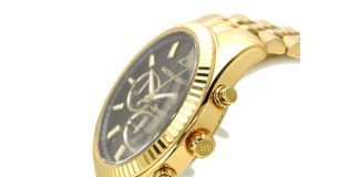 A ju lejohet meshkujve mbartja e arit apo imitimeve të orëve të arta?