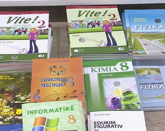 Librat shkollorë e universitarë që përmbajnë imazhe, a lejohet t’i sjellim në xhami?