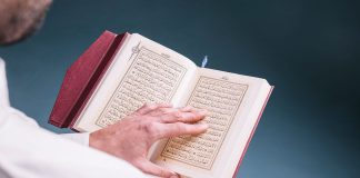 A lejohet të bëjmë dua në namaz në gjuhë tjetër veç arabishtes?