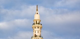 Pse varri i Pejgamberit ﷺ u përfshi në xhami?