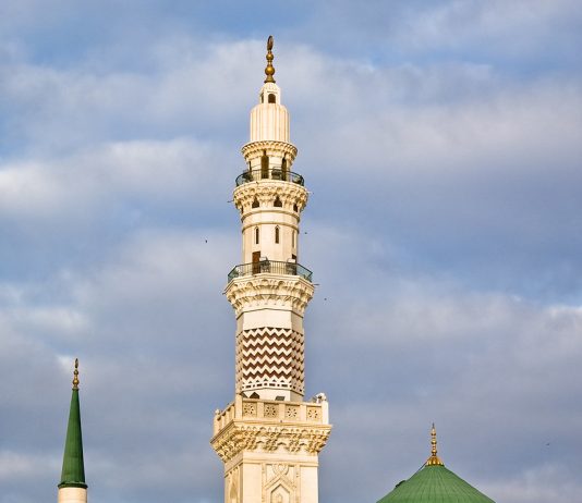Pse varri i Pejgamberit ﷺ u përfshi në xhami?