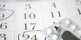 Paraqitja e pikave bojëkafe pas menstruacioneve