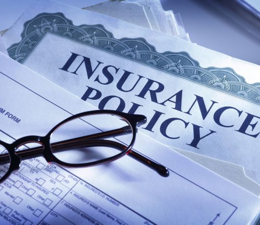 A lejohet punësimi në kompanitë e sigurimeve?