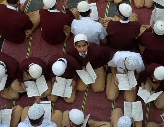 A lejohet t’iu ipet sadaka nxënësve të dijes, të cilët kanë mundësi të kufizuara jetese?