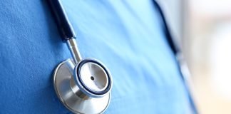 Prekja e avretit (pjesës intime) të personit të sëmurë dhe prekja e gjakut