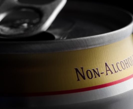 Tani ka dalë edhe birra pa alkool! A lejohet që muslimani të pijë birrë të tillë?