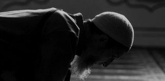 A duhet të bëhet tekbiri i sexhdes së leximit të Kuranit në namaz dhe jashtë tij?