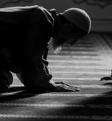 A duhet të bëhet tekbiri i sexhdes së leximit të Kuranit në namaz dhe jashtë tij?