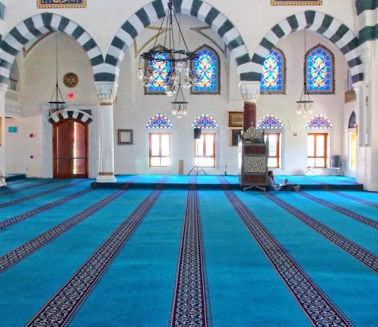 Ekzistimi i shtetit islam a është kusht i vlefshmërisë së namazit të xhumasë?