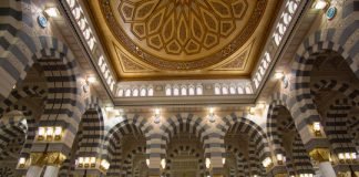 A ka lidhje vizita e xhamisë së Profetit ﷺ, me haxhin apo umren?