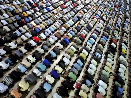 A ka namaz sunet para apo pas xhumasë?