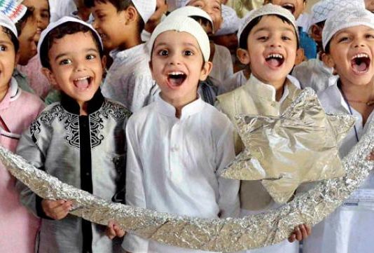 A e prish namazin qeshja dhe buzëqeshja në namaz?