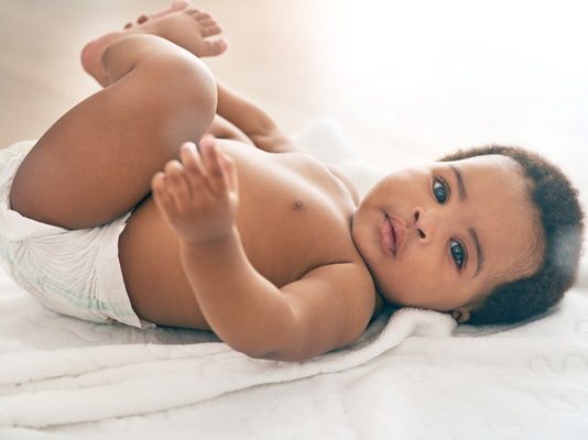 A prishet abdesi kur e pastron një fëmijë?