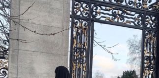 Sa duhet të jetë gjatësia e mbulesës së femrës muslimane?