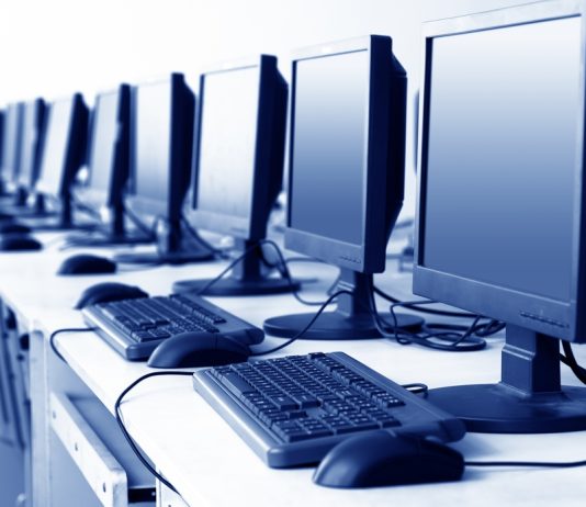 A obligohem të jap zekat për kompjuterët që posedoj në internet kafenë timen?