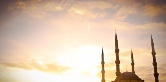 Si falet namazi në vendet ku gjatësia e ditës është më e shkurtër?