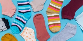 A është obligim veshja e çorapeve jashtë shtëpisë për muslimanen?