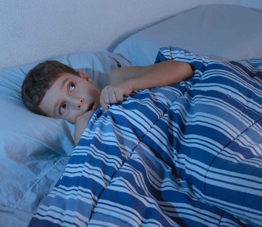 Djali më trembet në gjumë dhe qan. Si të veprojë?