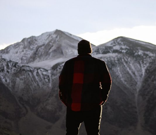 Zëvendës i kujt është njeriu në tokë?