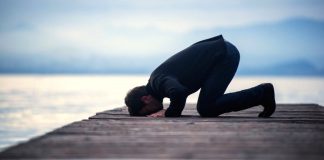 A lejohet të bësh dua në sexhde në gjuhën shqipe?