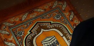 A lejohet leximi i Kuranit gjatë menstruacioneve?