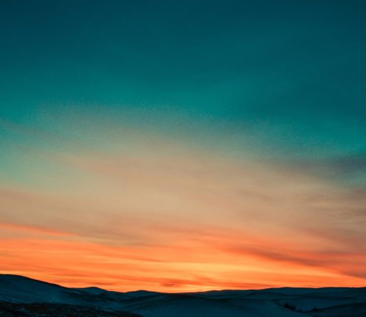 A thuhet “La ilahe il-la Allahu vahdehu la sherike leh…” 100 herë në mbrëmje?